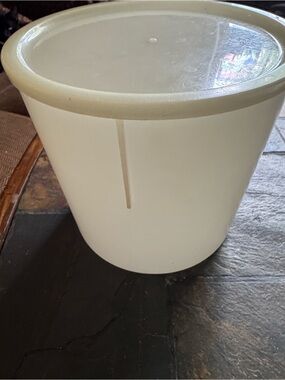 Rubbermaid Cream Commercial Grade Plastic Storage Container with Lid